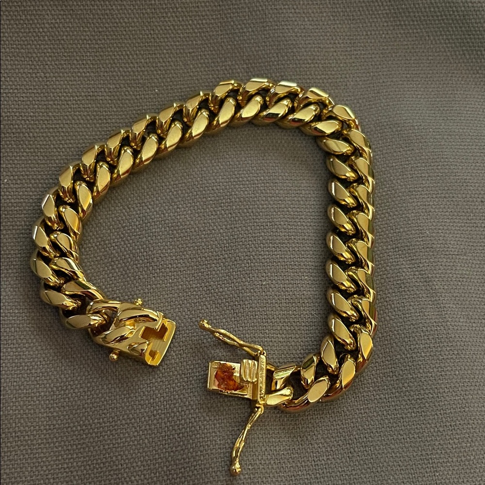 Men’s Gold Chain Bracelet. New. 9”. Costume. Heavy.